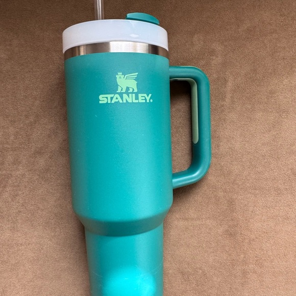 Stanley Classic Green Mug with Handle - Picture 4 of 5